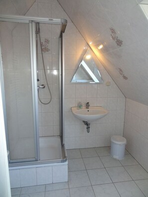 Bathroom - Vrbo Property (Breege)