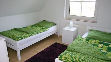 2 bedrooms, travel crib, WiFi (free)