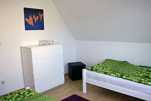 2 Schlafzimmer, Reisekinderbett, kostenloses WLAN