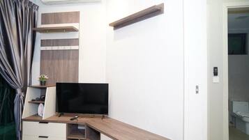 Apartment, 1 Queen Bed with Sofa bed, Balcony, City View | Interior