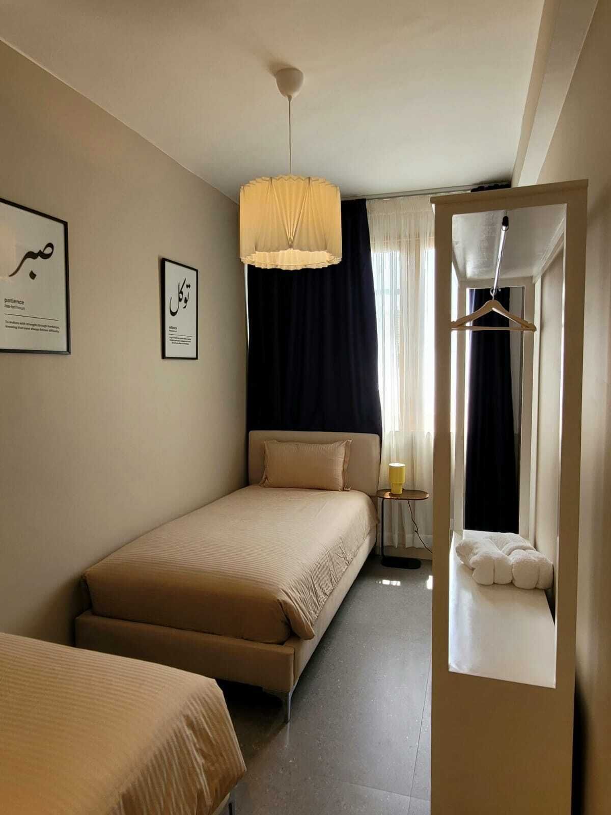 2 slaapkamers, een strijkplank/strijkijzer, internet