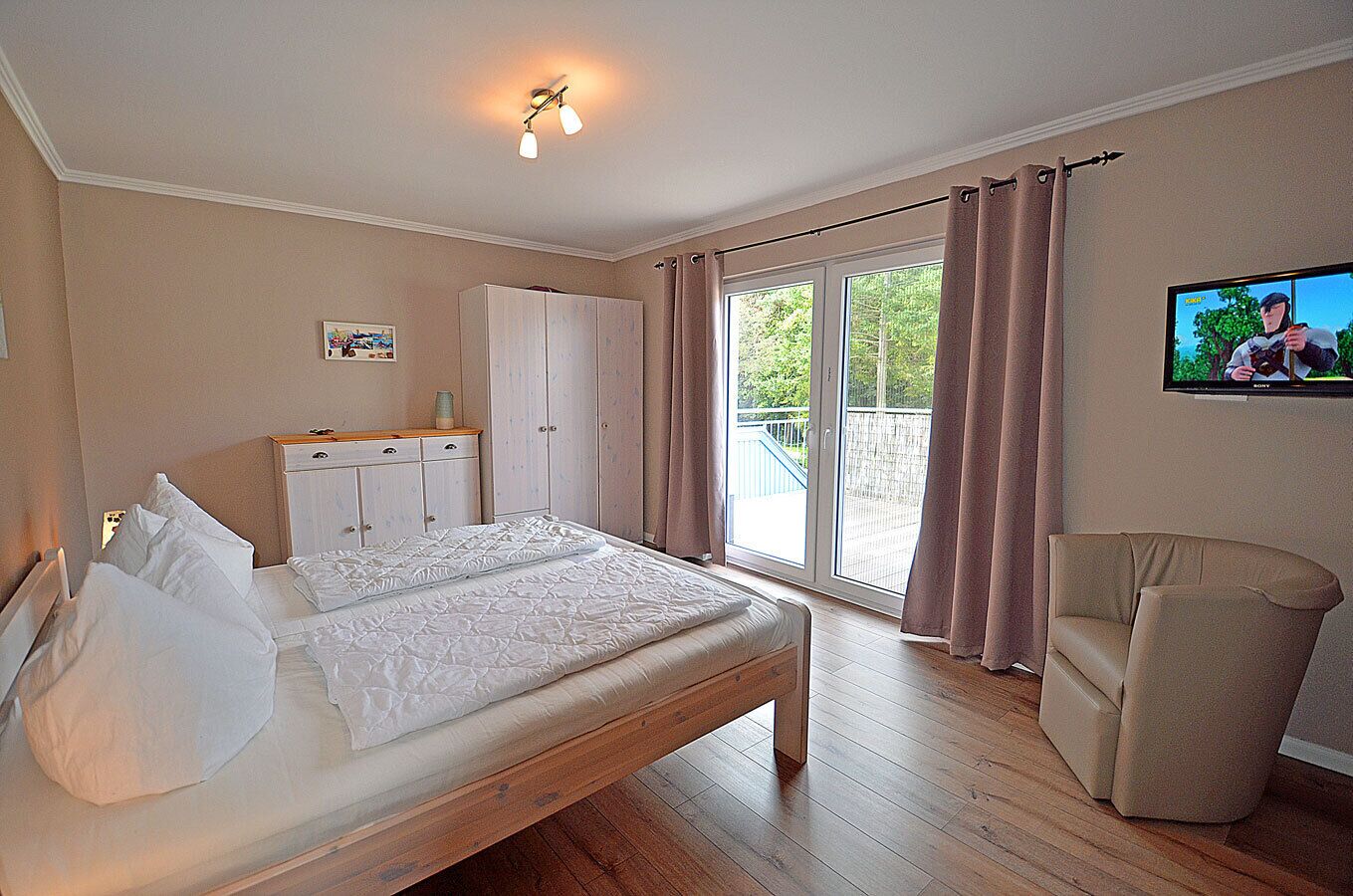 2 Schlafzimmer, Reisekinderbett, kostenloses WLAN