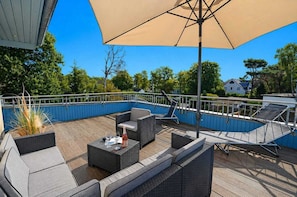 Terrace/patio - Penthouse apartment, only about 200 m from the sandy beach, Wi-Fi, washing machine; accommodates up to 5 people. (Juliusruh)