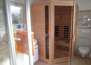 Bathroom - Vrbo Property (Breege)