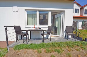 Outdoor dining - Vrbo Property (Dranske)