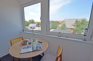 Dining - Apartment complex in a quiet location, just 80 meters from the water; accommodates up to 2 people (Dranske)