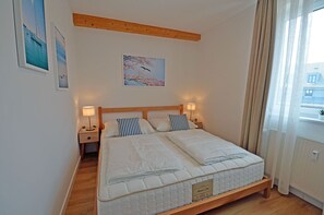 Room - Apartment complex in a quiet location, just 80 meters from the water; accommodates up to 2 people (Dranske)