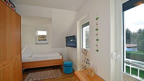 2 soverom, strykejern/-brett, reiseseng for barn og wi-fi (inkludert)
