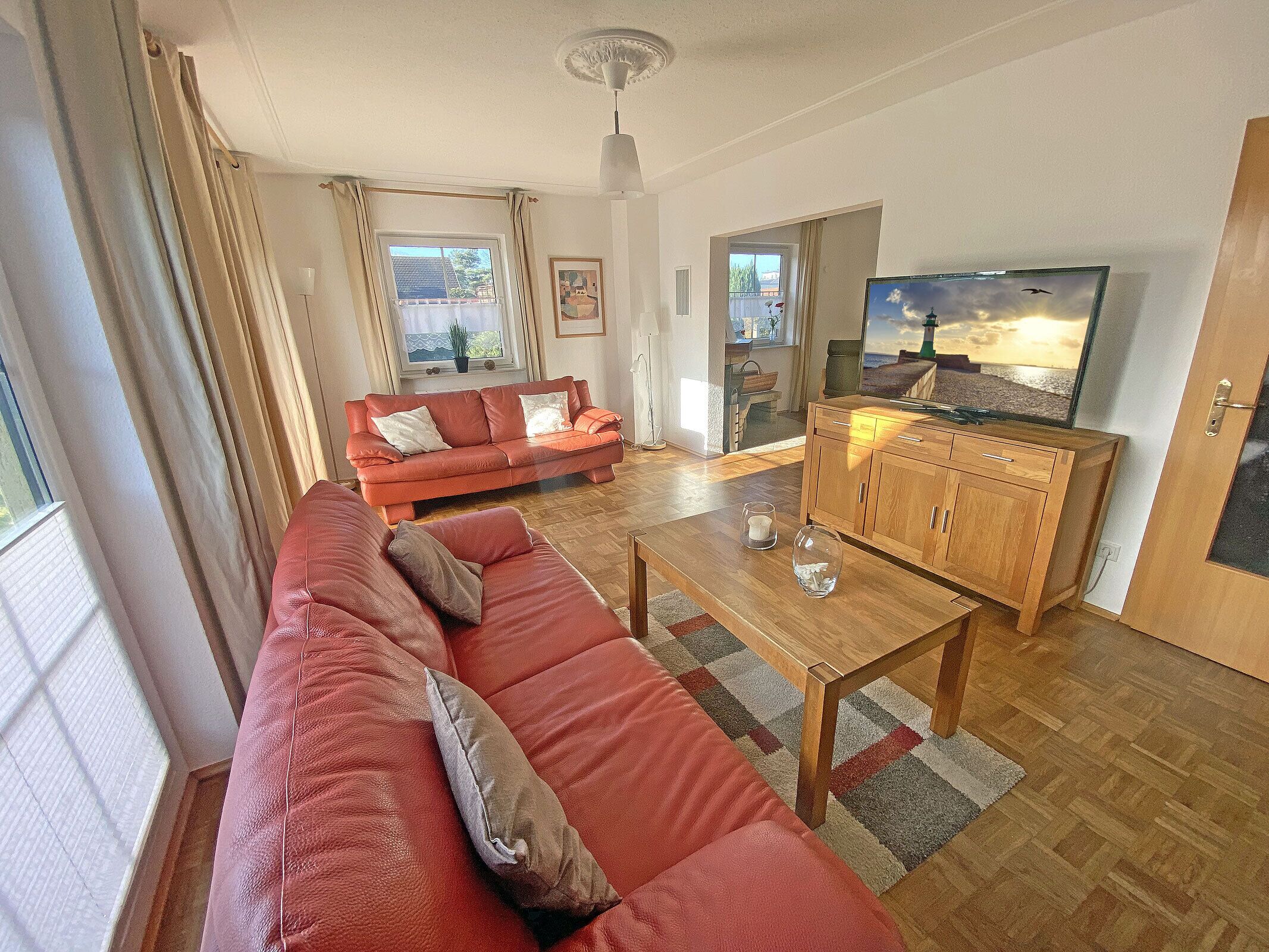 Fernseher, Kamin, DVD-Player, Bücher