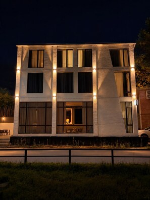 Exterior - The Green O (Oni)