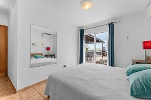 Room - Vacation Home 'Casa Canas' with Sea View, Wi-Fi and Air Conditioning (Playa Blanca)