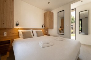 Room - Escape to peace and nature at MarinaPark Residentie Bloemendaal, situated on the Vogelenzang. Estate between forest and coast. This luxurious detached holiday home for 6 people offers plenty of comfort with a bright living room, modern kitchen, and t (Vogelenzang)