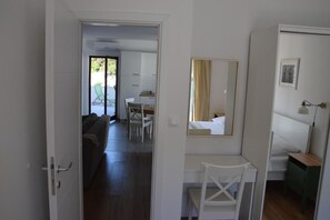 A room with a bed, a desk, a chair, and a mirror. - Apartments Vala (Grebaštica)