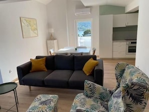 Apartment, 3 Bedrooms, Sea View | Ruang tamu