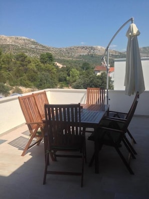 Comfort Apartment, Sea View | Outdoor dining - Apartments Vala (Grebaštica)