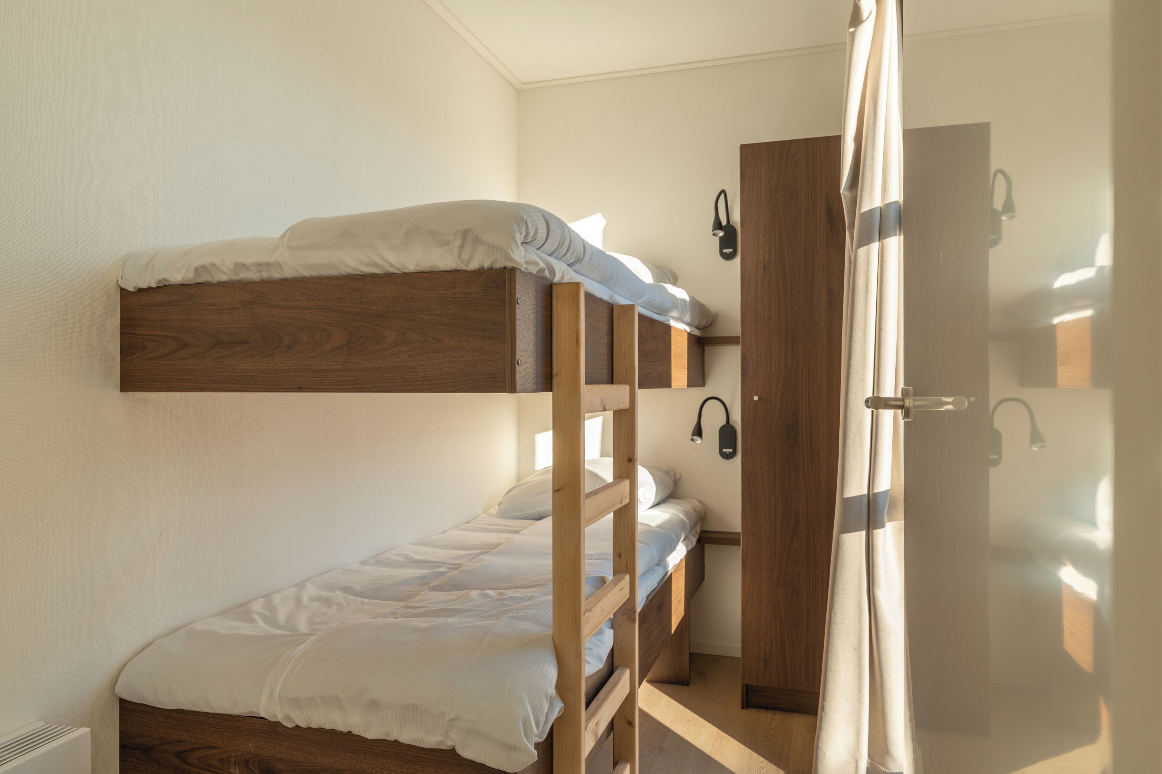 3 bedrooms, WiFi (free), bed sheets