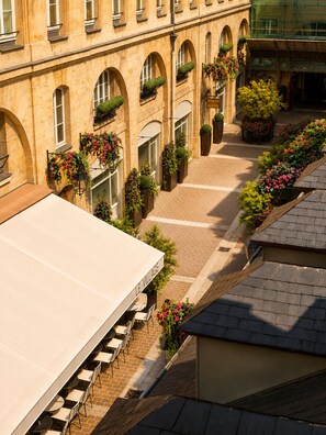 Outdoor dining - Village Royal (Paris)