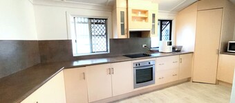 2- bedroom house in tranquil Rockhampton with Pool