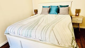 Iron/ironing board, WiFi (free), bed sheets