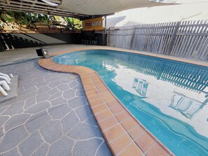 Outdoor pool - 2-bedroom house in tranquil Rockhampton with Pool (Rockhampton)