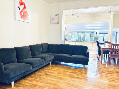 2- bedroom house in tranquil Rockhampton with Pool