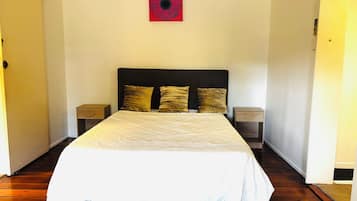 Iron/ironing board, WiFi (free), bed sheets