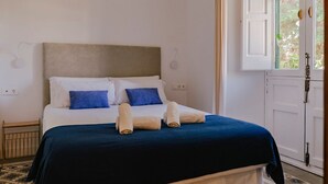 Room - Hacienda Clavero Seven Deluxe Apartment: (Málaga)