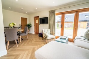 Smart TV - Luxury Barn, Countryside Escape in a beautiful village, family & pet-friendly! (Packington)