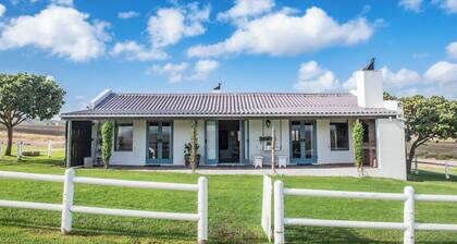 Dormer - 2 bedroom cottage in charming Stanford for a relaxing stay with eggs!