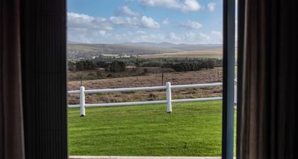 Dormer - 2 bedroom cottage in charming Stanford for a relaxing stay with eggs!