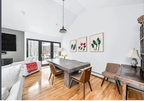 Dining - Quiet Hamptons Home Backing 165 Acres of Preserve - excellent location (East Hampton)