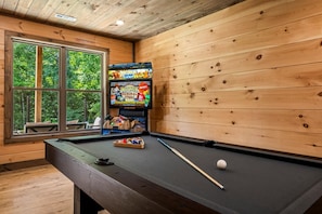 Games room - Putts & Pines | King Suites with Putt-Putt, Pool, Golden Tee, Buck Hunter (Sevierville)