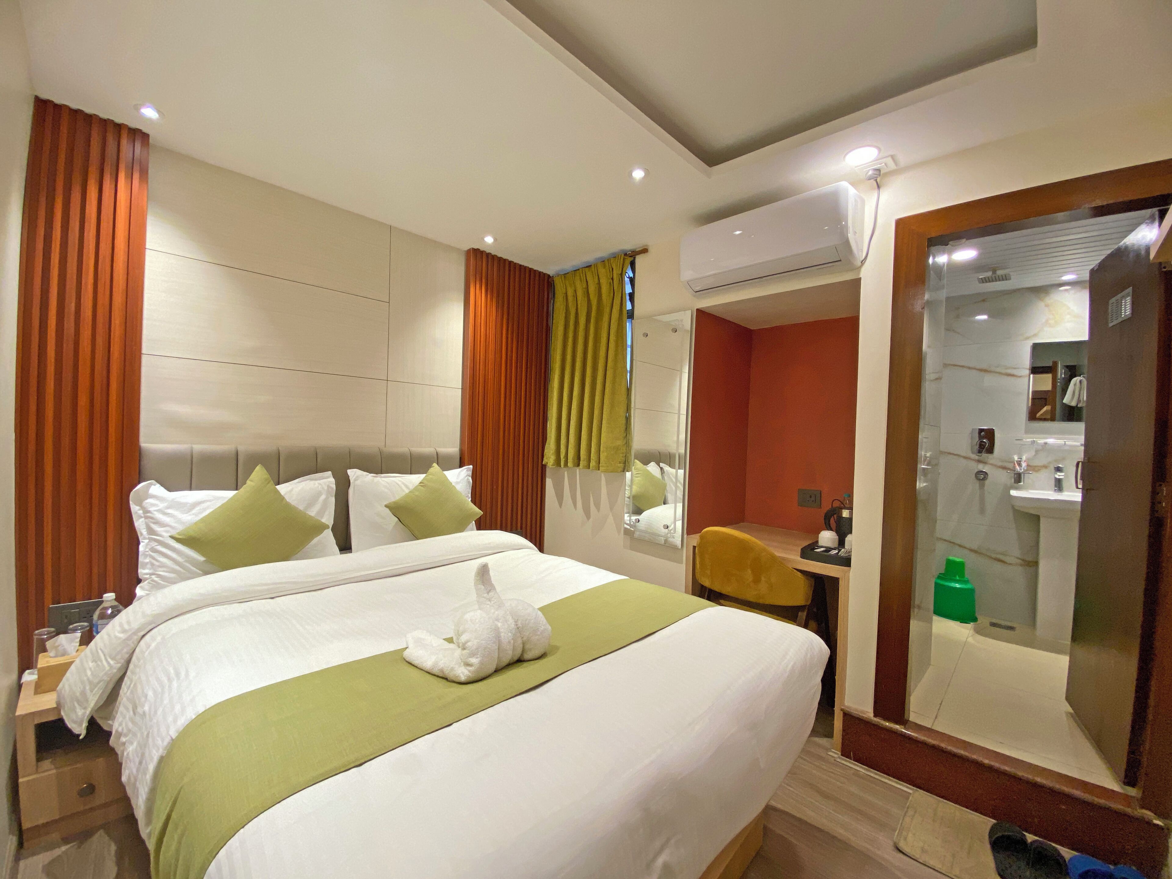 Superior Double Room, City View | Desk, laptop workspace, WiFi (free)