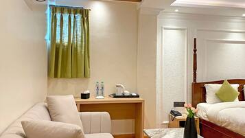 Deluxe Studio Suite, City View | Desk, laptop workspace, free WiFi
