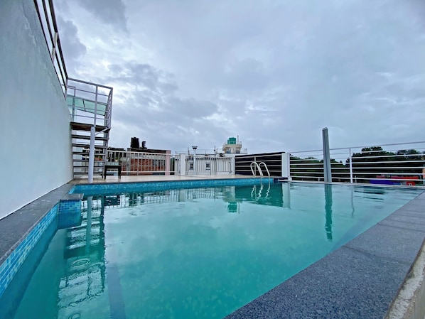 Outdoor pool - Shine Boutique Hotel (Kathmandu)