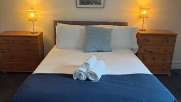 3 bedrooms, iron/ironing board, WiFi, bed sheets