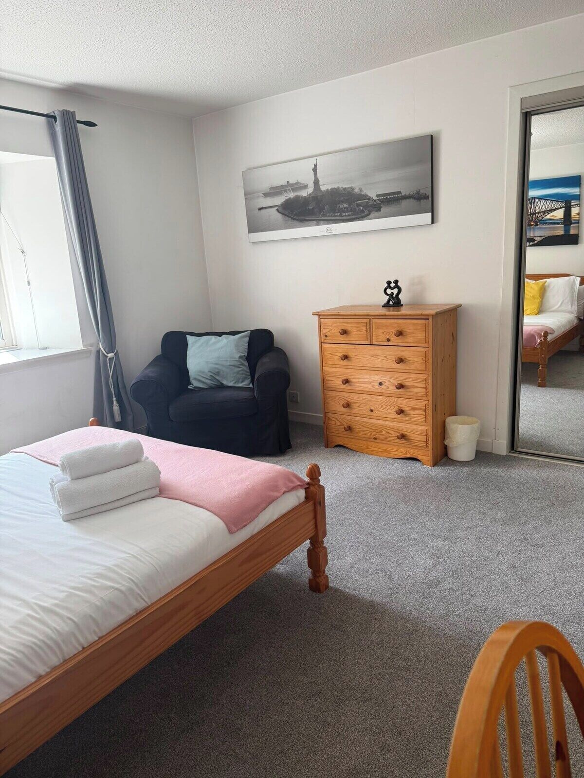 3 bedrooms, iron/ironing board, WiFi, bed sheets