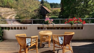 Habitación Deluxe doble, vistas al jardín | Restaurante al aire libre