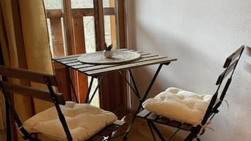 Habitación doble, no fumadores, vistas a la colina | Restauración