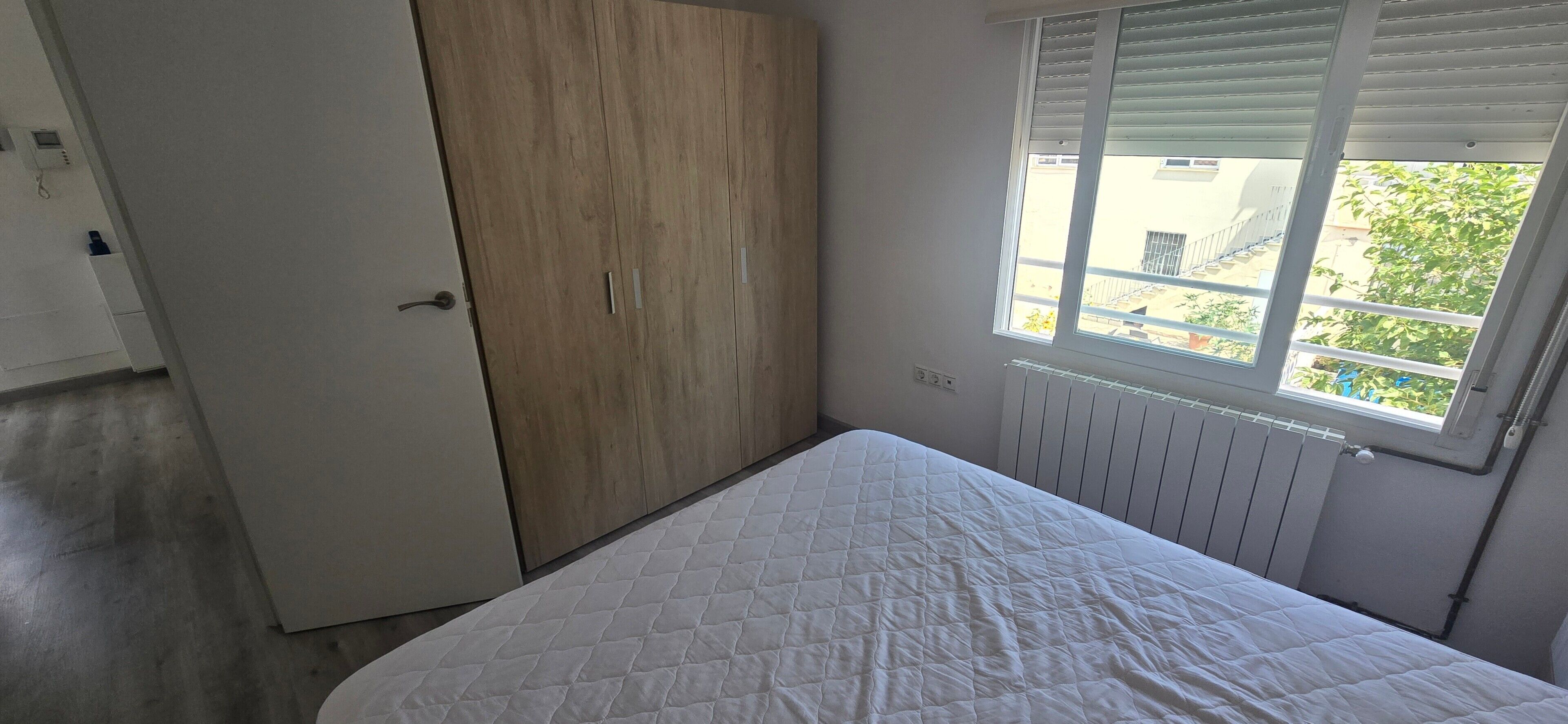 2 habitaciones, tabla de planchar con plancha, wifi y ropa de cama 