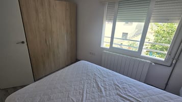 2 habitaciones, tabla de planchar con plancha, wifi y ropa de cama