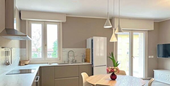 Coffee/tea maker, fridge, oven, stovetop - Apartment 'Elegance & Comfort on Lake Iseo' with Lake View, Wi-Fi & Cooling (Paratico)