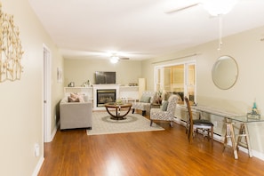 Living area - Blue Star Lakefront Cottage (Kawartha Lakes)