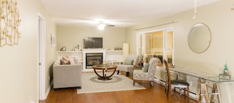 Blue Star Lakefront Cottage
