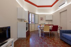 Living area - A spacious and comfortable apartment of approximately 70 sqm, capable of accommodating up to 4 people, located on the ground floor of a building (accessible via a few steps).The property is situated in a residential neighborhood just north of Catania's h (Catania)