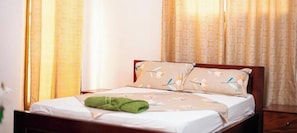 Cortinas blackout, tabla de planchar con plancha y wifi gratis