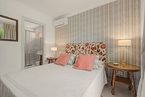 4 habitaciones, tabla de planchar con plancha, wifi y ropa de cama 