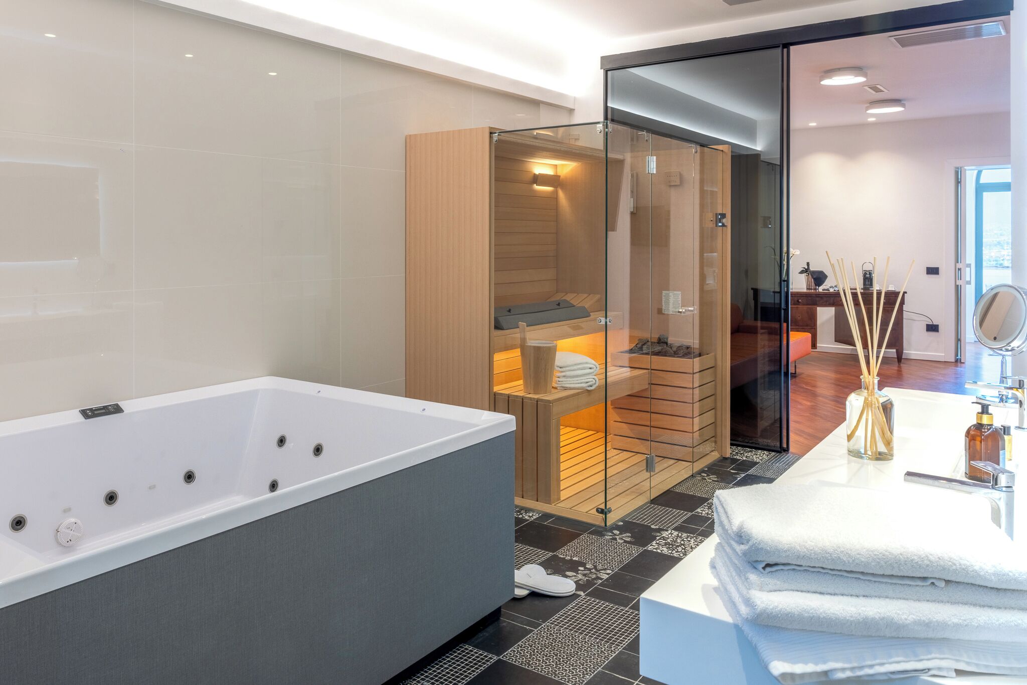 Luxury Suite, Park View | Bathroom | Free toiletries, hair dryer, slippers, towels