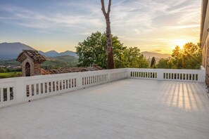 Suite de lujo, vista al parque | Terraza o patio