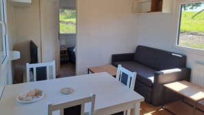 Living area - Tiny Home 'Haus Barsch' with Lake View, Wi-Fi and Air Conditioning (Lohmen)
